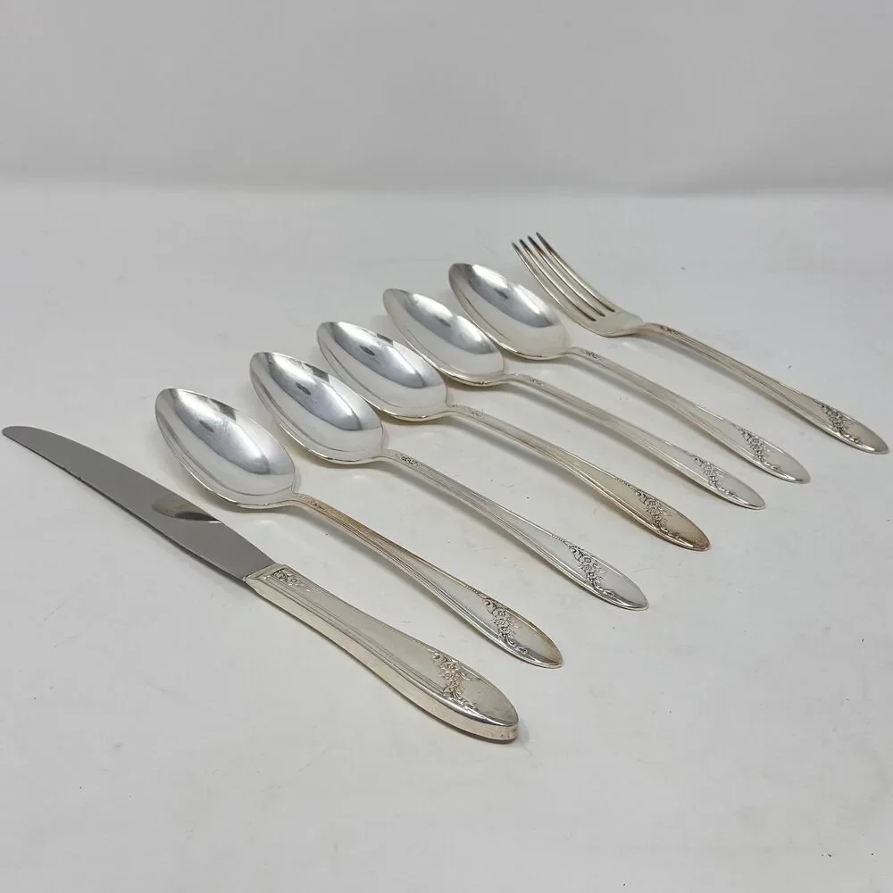 Oneida Tudor Plate Queen Bess 2 Silverplate Flatware 7 Piece Silverware Set 1946